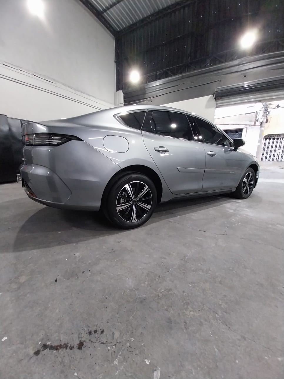 BYD King após reparo e pintura